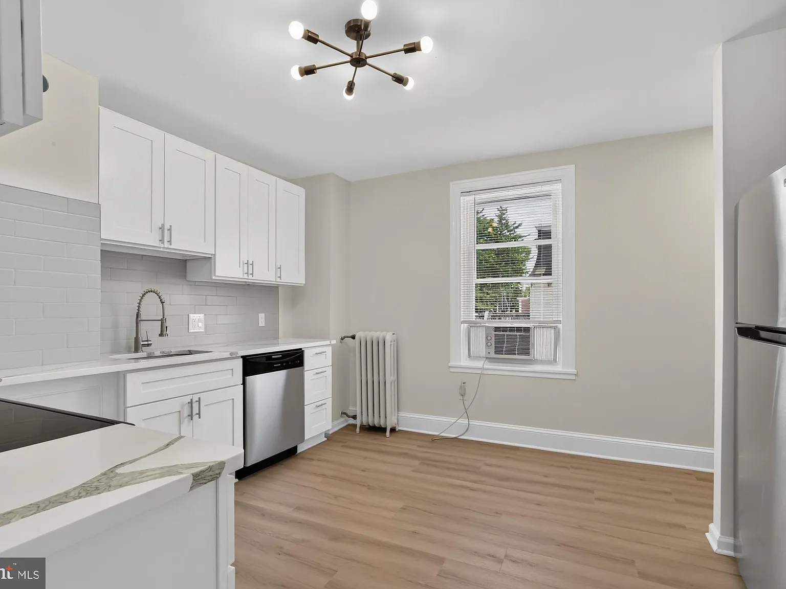 2 bed, 1.0 bath, 950 sqft, $1,599 — Photo 3