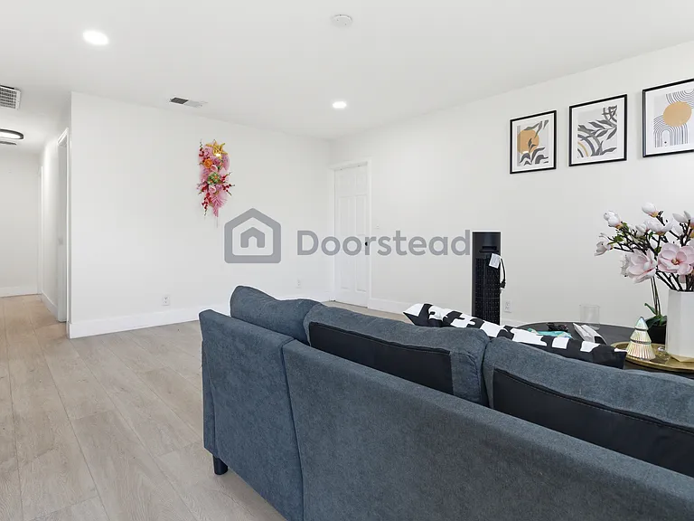 1624 Farringdon Ct — Photo 6
