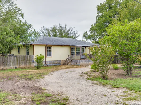 515 County Road 3821, San Antonio, TX 78253