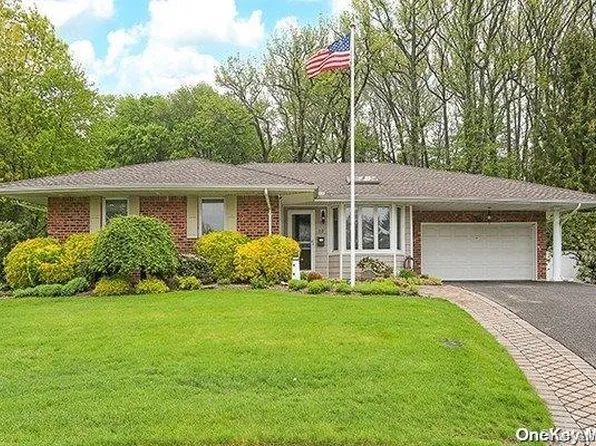 30 Mulberry Court, Jericho, NY 11753
