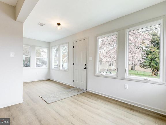 2nd image of 632 Greenhill Rd