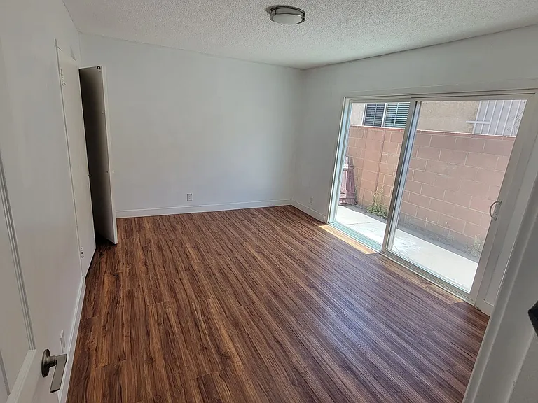 6623 Troost Ave — Photo 10