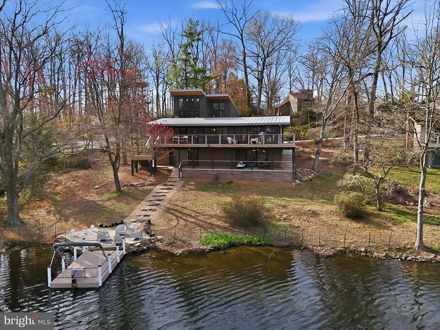 6 bed, 5.5 bath, 4155 sqft, $9,900 — Photo 2