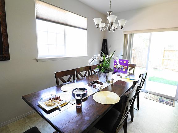 5th image of 2363 Dahlia Way