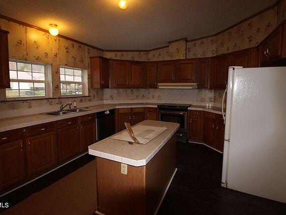 3rd image of 2712 4th Ave E