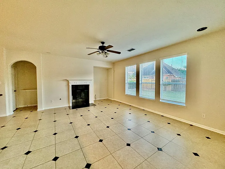 26123 Ginger Gables Ln — Photo 6