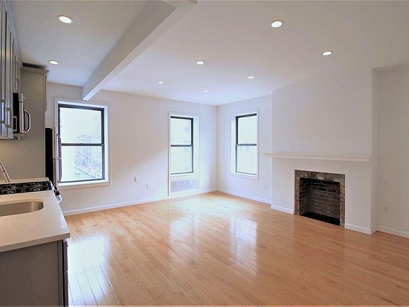 5th image of 251 E 13th St APT 6