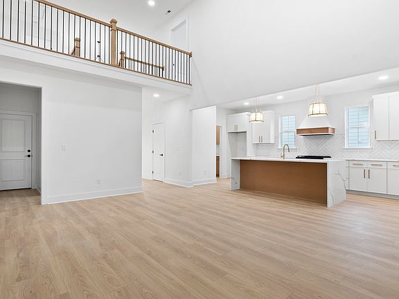 3rd image of 6821 Lakeshore Dr