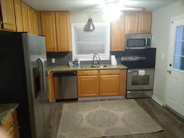 551 Melbourne Ct, Charlotte, NC 28209