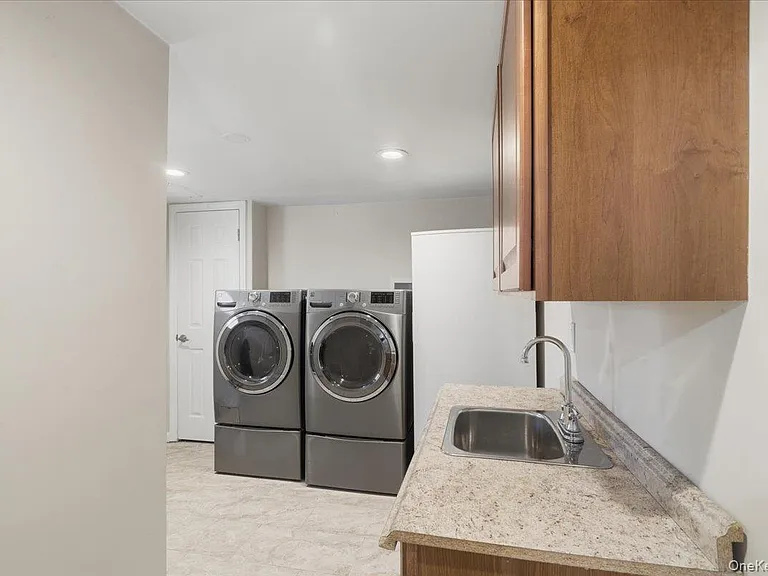 263 Oyster Bay Rd — Photo 27