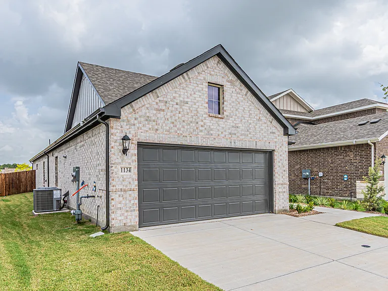 1134 Old Stead Dr — Photo 4