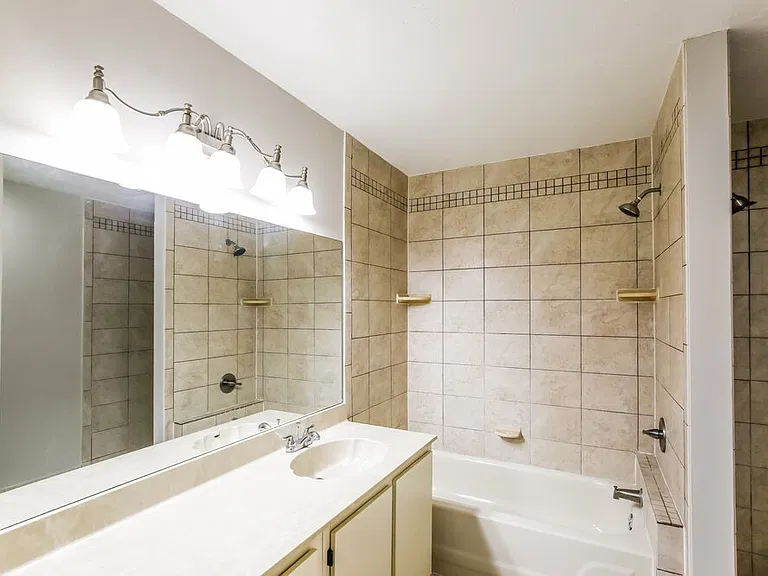 578 Lakeside Cir — Photo 12