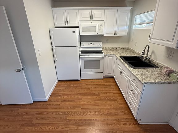 3rd image of 4564 Onondaga Ave #B