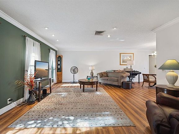 3rd image of 260 Greenfield Rd