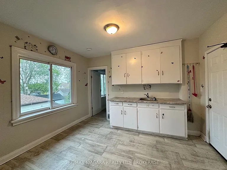51 Lyons Ave #4 — Photo 10