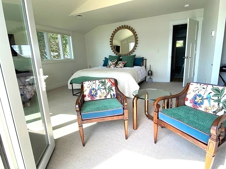 88 Little Neck Rd — Photo 10