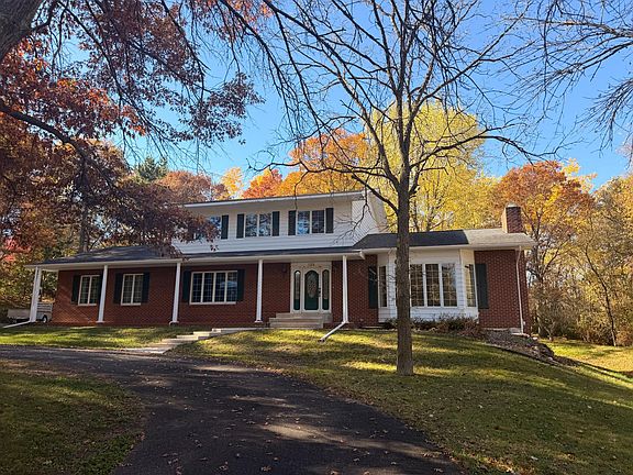 3rd image of 139 Belle Rae Cir