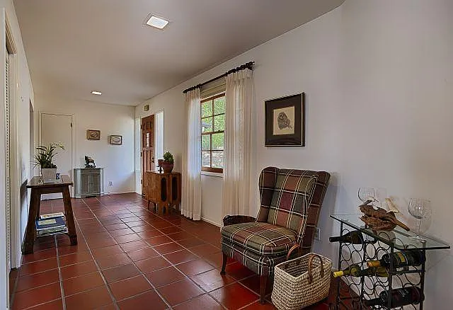 556 Scenic Dr — Photo 14