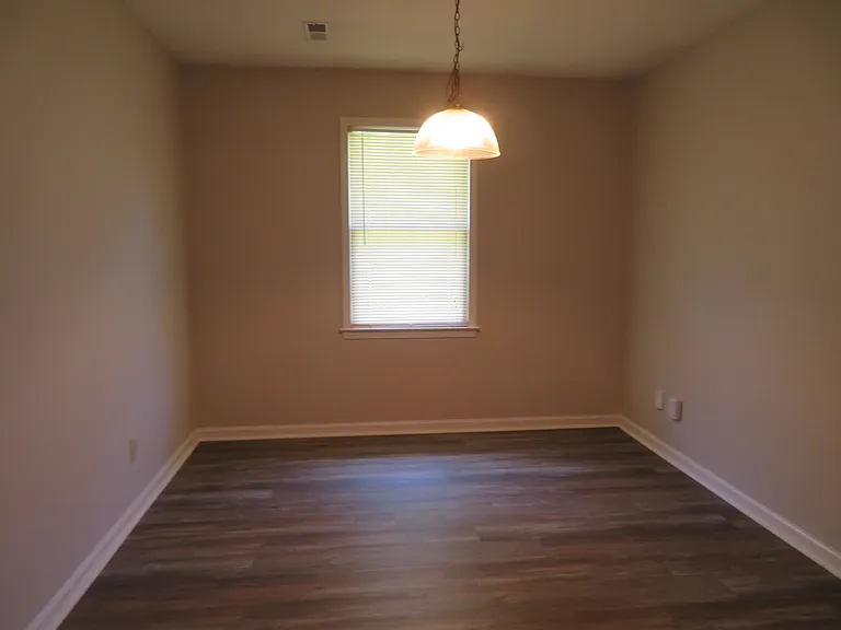 2207 Annandale Dr — Photo 3