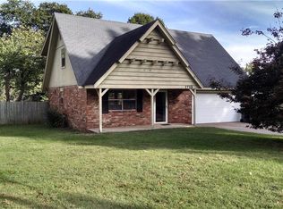 1713 S 15th St, Rogers, AR 72758