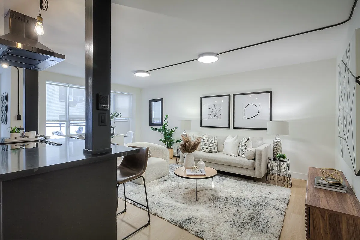 420 Eglinton Ave E — Photo 3
