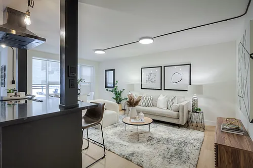 420 Eglinton Ave E Photo 1