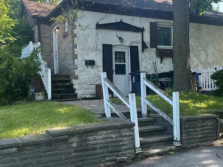 930 Scarlett Rd — Photo 1