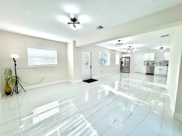 6110 NW 42nd Ave, Fort Lauderdale, FL 33319