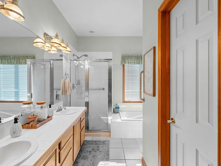 1060 N Bader Ct — Photo 15