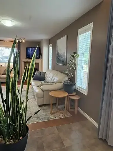 3 bed, 2.5 bath, 1300 sqft, $2,500 — Photo 3