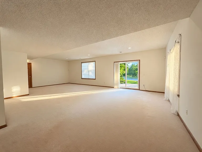 1443 Bethesda Cir — Photo 52