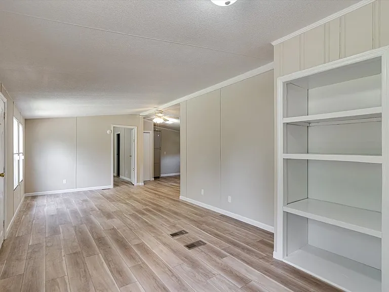 842 Emery Rd — Photo 6