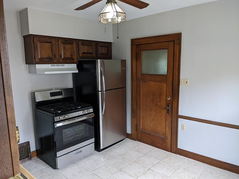 Kitchen - Brand New Stainless Steel Appliances