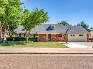 806 14th St, Shallowater, TX 79363