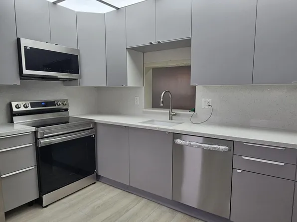 421 NE 14th Avenue #302, Hallandale Beach, FL 33009