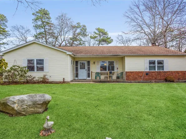 10 Wedge Lane, Selden, NY 11784