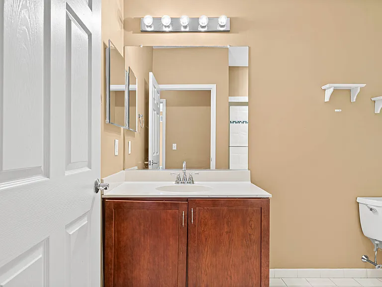 200 W Elm St #1231 — Photo 12