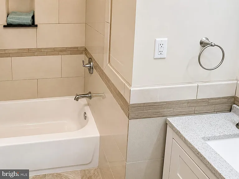 5148 Sansom St — Photo 10