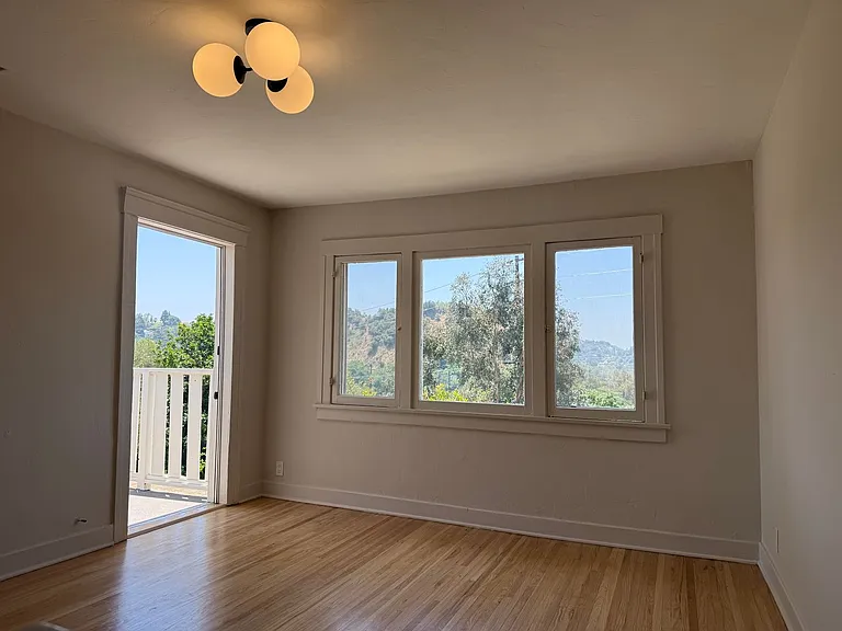 128 S Ave 63 — Photo 3