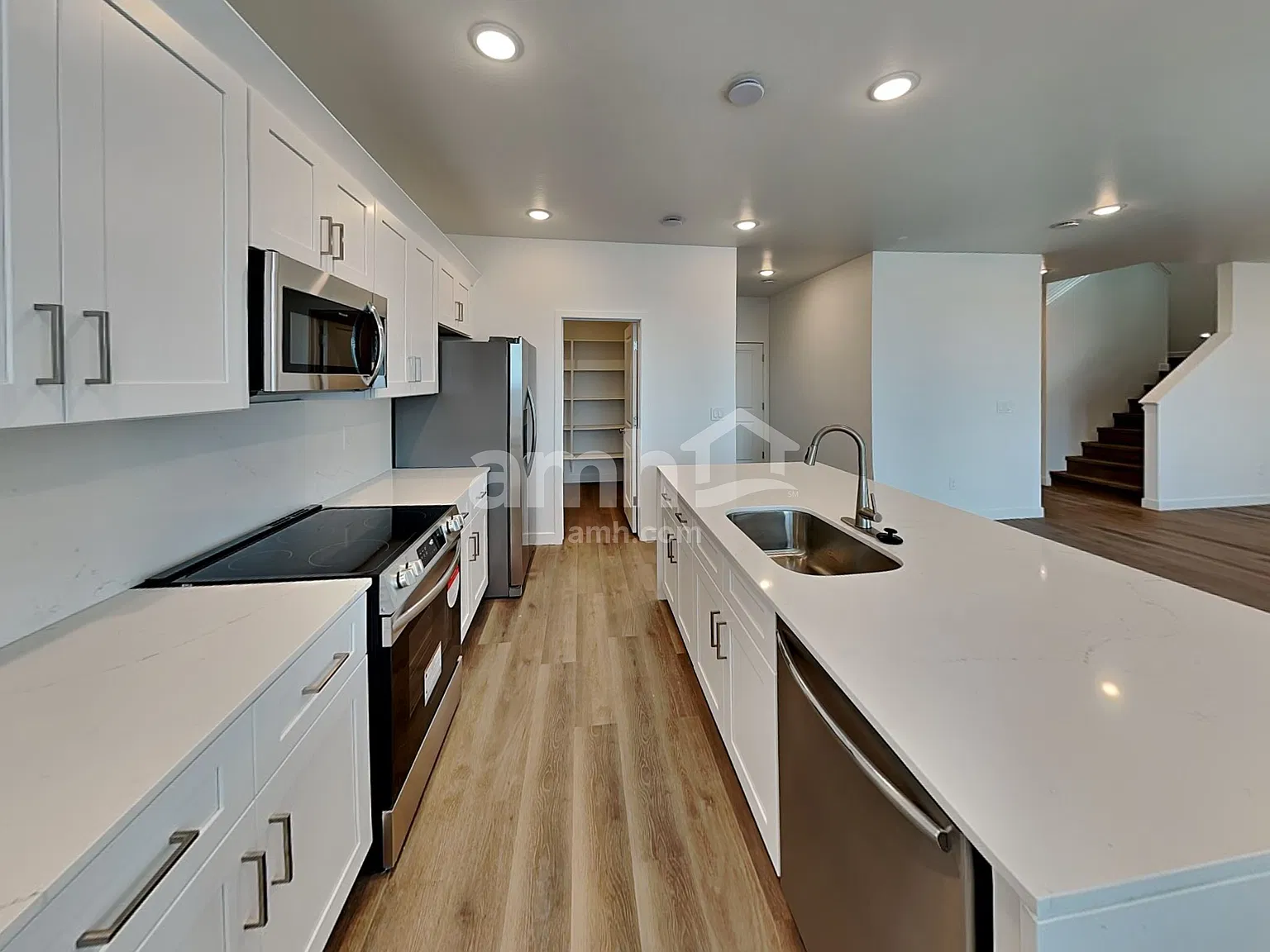 5 bed, 3.0 bath, 2506 sqft, $2,705 — Photo 3