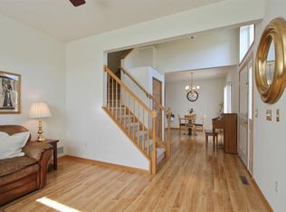 17629 Hackberry Ct, Eden Prairie, MN 55347