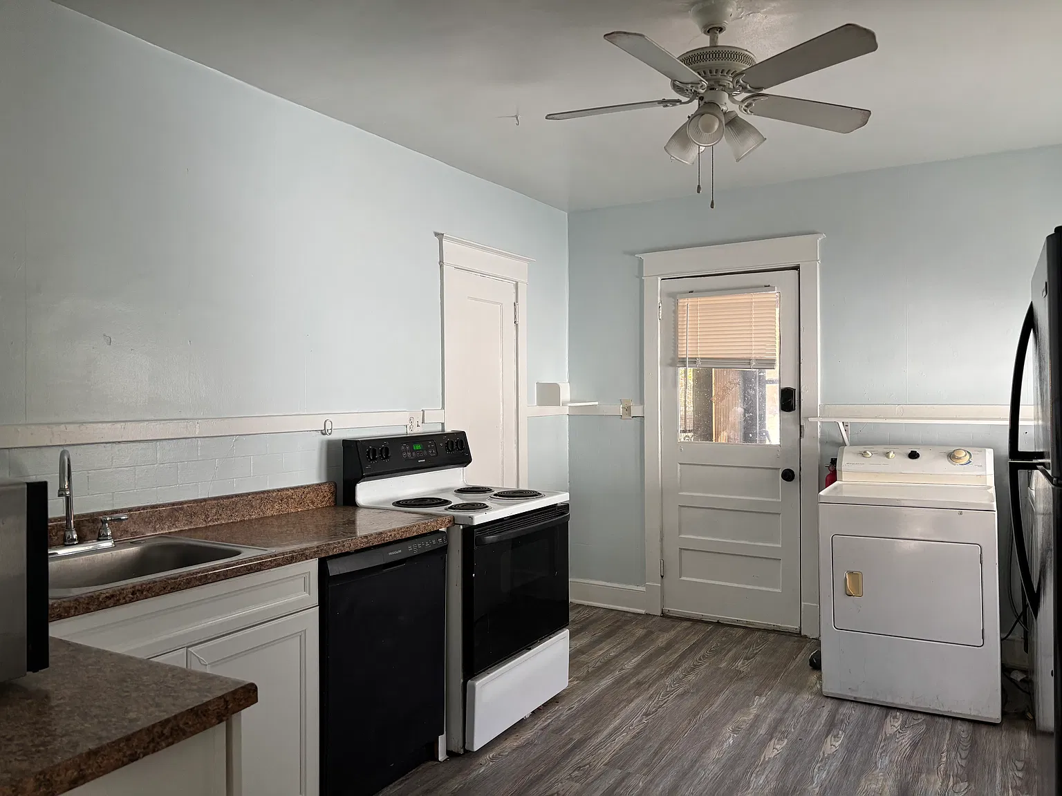 3 bed, $1,595 — Photo 3