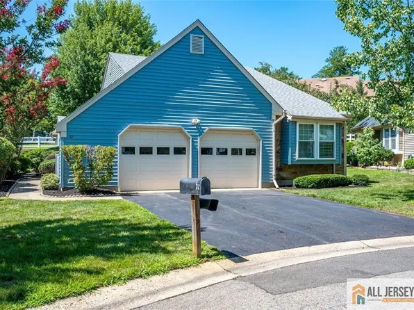 32 John Adams Ct, Monroe Township, NJ 08831