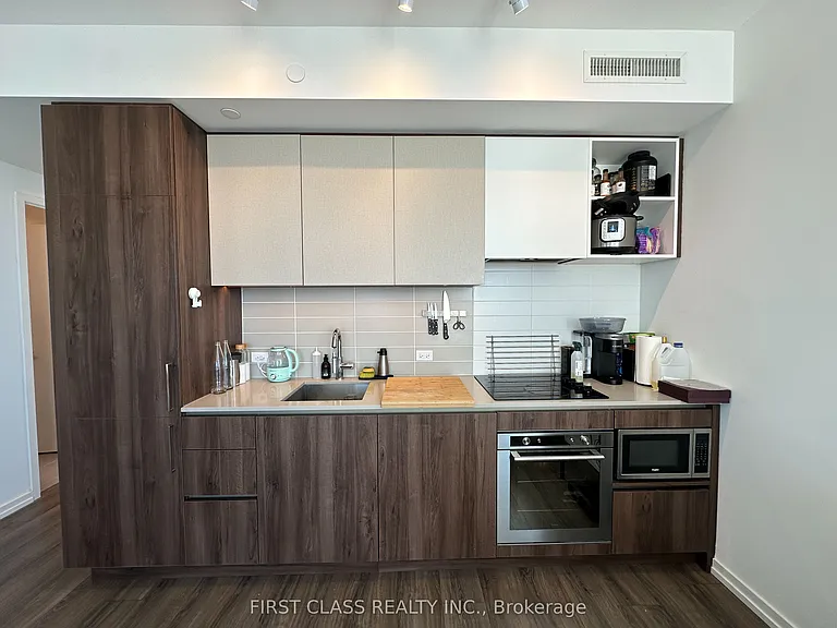 1000 Portage Pkwy #911 — Photo 1