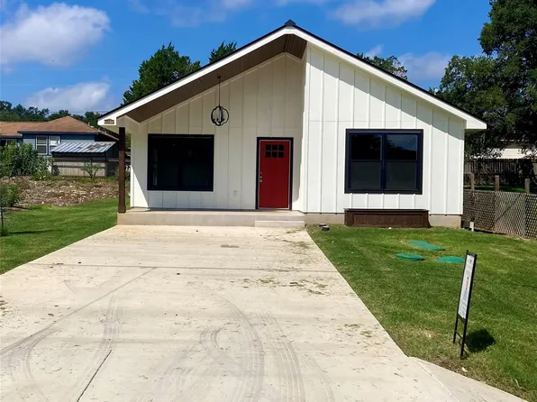 1127 Greenhill Dr, Canyon Lake, TX 78133