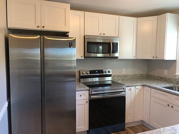 5th image of 203 Brook Rock Ln