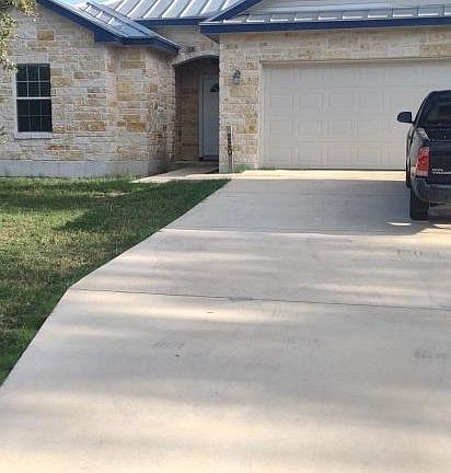 2nd image of 220 Great Oaks Blvd