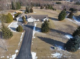 N6414 Paradise Dr, Burlington, WI 53105