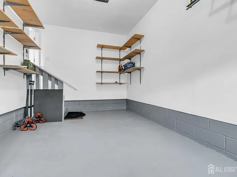 8 Edith Dr — Photo 38