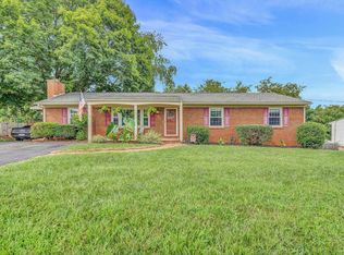 621 Aragona Dr, Vinton, VA 24179